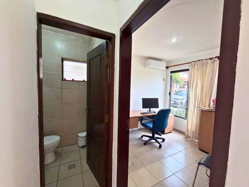 3-bedroom house for sale in the Los Mangos gated community, Av. Banzer: foto 10 de 27