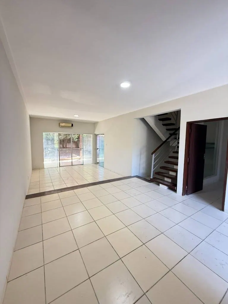 Casa de 3 dormitorios en venta a una cuadra de la Doble Vía La Guardia: foto 8 de 14