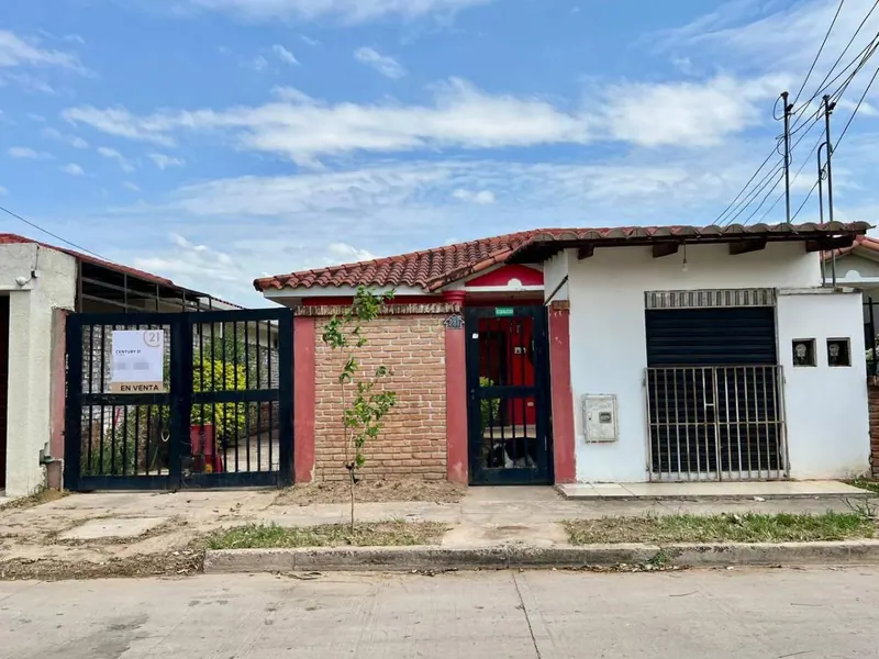 Casa con departamento independiente en venta en Las Palmitas: foto 1 de 10