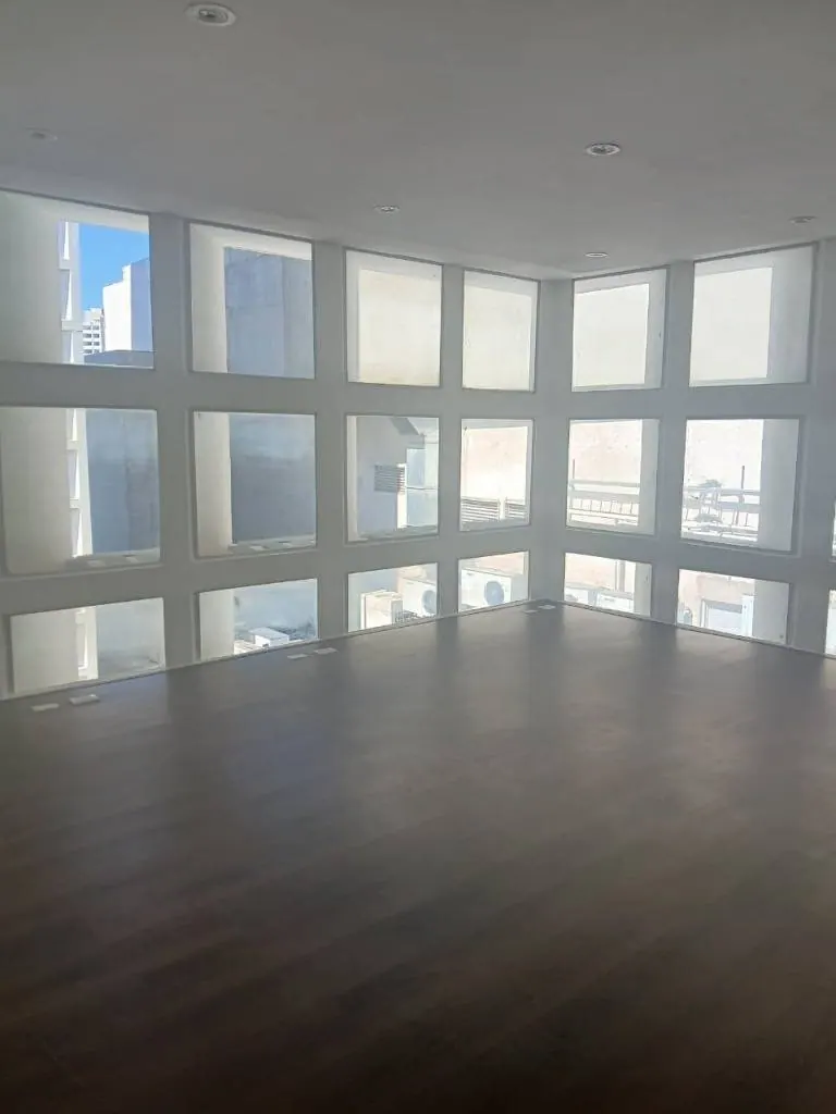 Oficina de 180 m² en alquiler en el edificio Cubo I, Equipetrol: foto 2 de 10