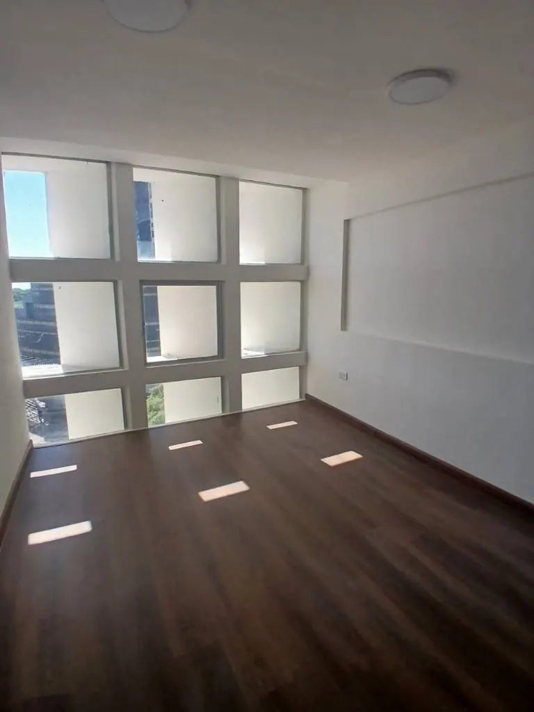 Oficina de 180 m² en alquiler en el edificio Cubo I, Equipetrol: foto 3 de 10