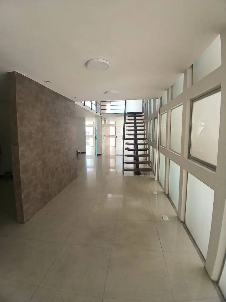 Oficina de 180 m² en alquiler en el edificio Cubo I, Equipetrol: foto 4 de 10