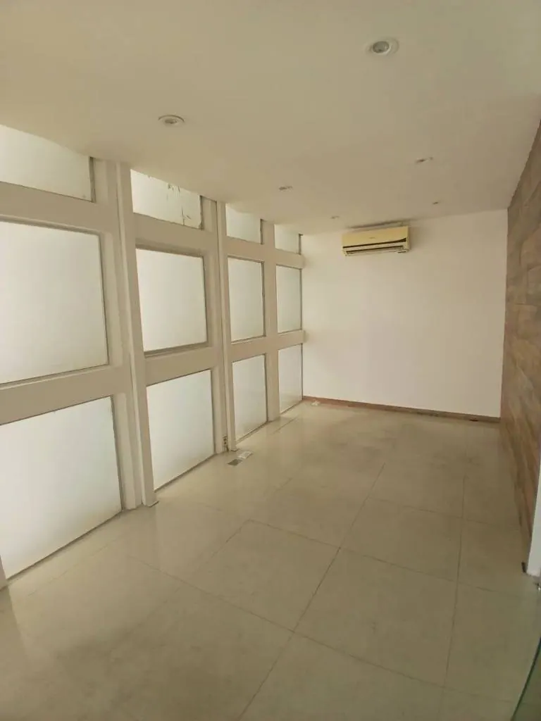 Oficina de 180 m² en alquiler en el edificio Cubo I, Equipetrol: foto 6 de 10