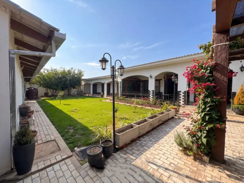 House with 2 commercial spaces for sale in La Tranquera II development: foto 1 de 46