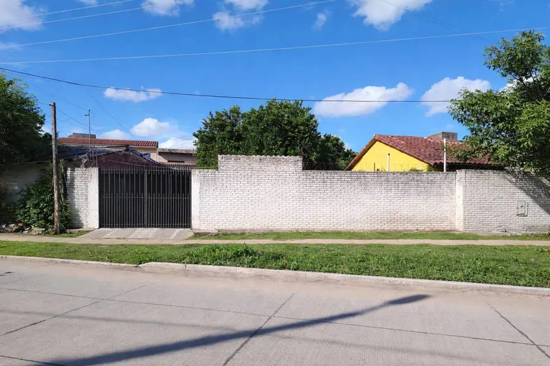 Casa de 4 dormitorios en venta en el Plan 3000, 265 m² de terreno: foto 2 de 8