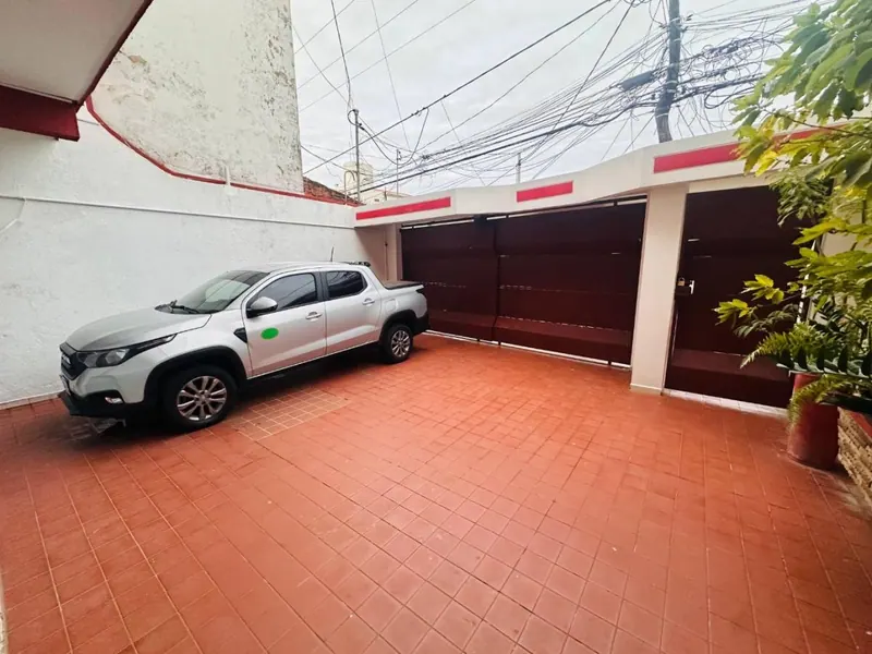Casa de 4 dormitorios en venta en la Zona Norte, 5to anillo: foto 2 de 11