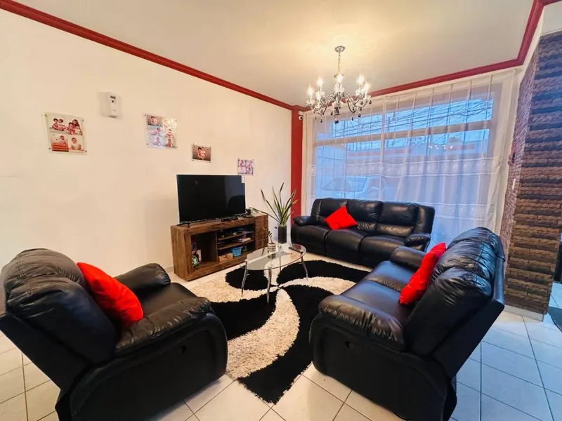 Casa de 4 dormitorios en venta en la Zona Norte, 5to anillo: foto 3 de 11