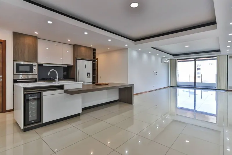 Departamento de 2 dormitorios en suite en venta en Equipetrol: foto 1 de 10