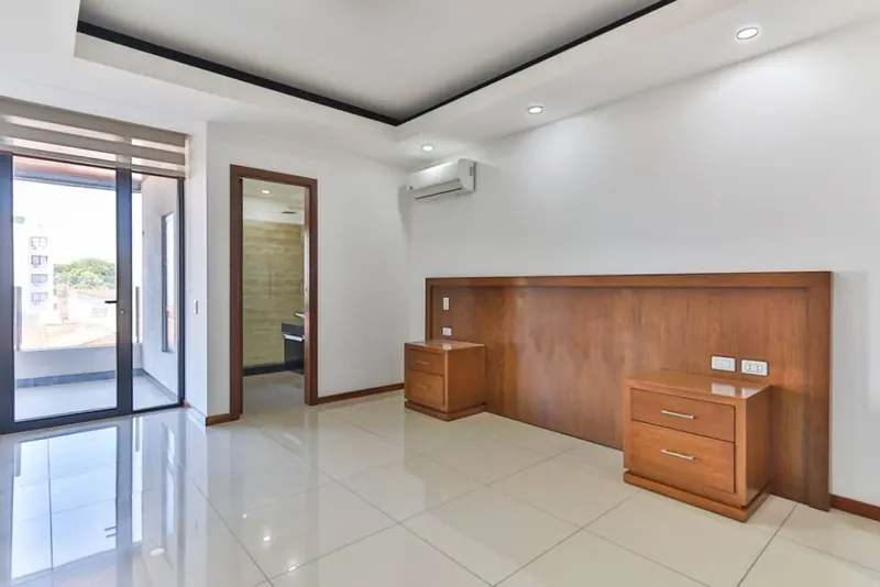 Departamento de 2 dormitorios en suite en venta en Equipetrol: foto 5 de 10