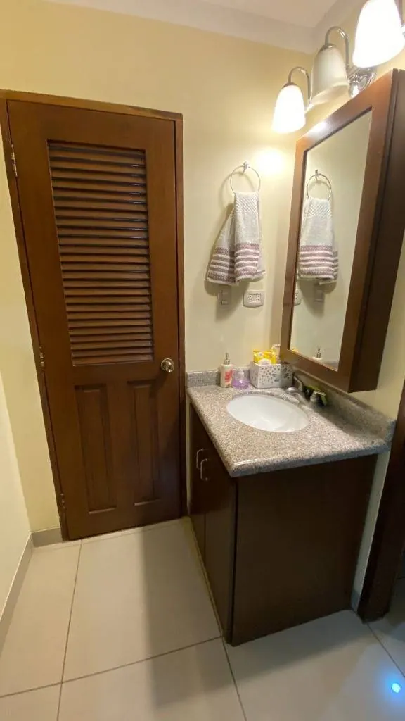 Casa con piscina en venta en el condominio Laguna Azul, La Guardia: foto 12 de 25