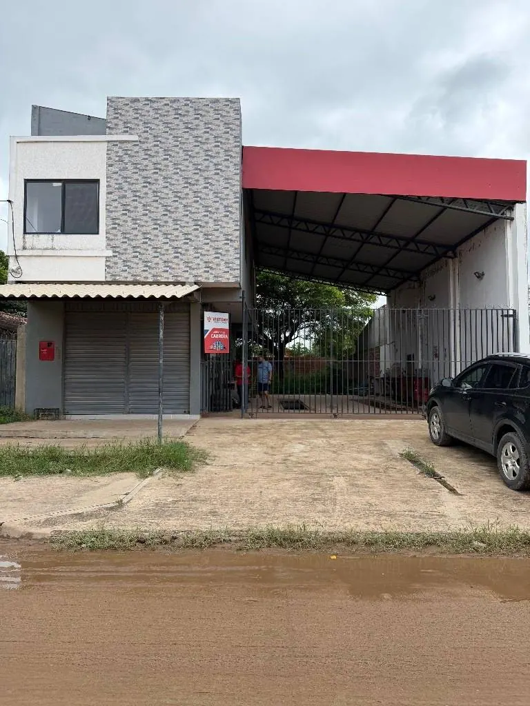 Casa con galpón y tienda en venta en la Zona Este, 360 m²: foto 1 de 2