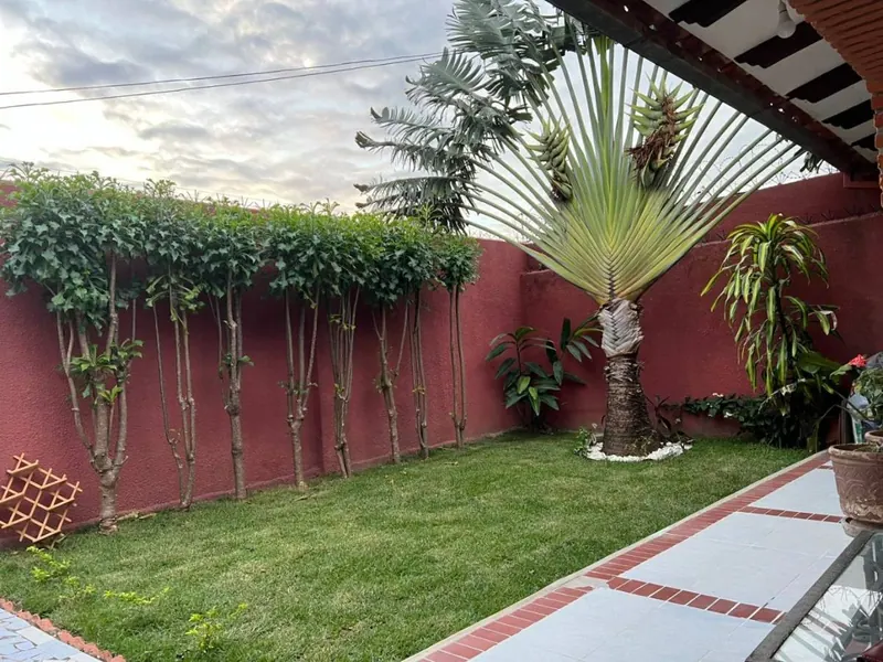 Casa de una planta en esquina en venta en la Zona Norte: foto 3 de 23