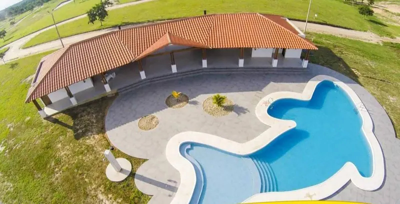Terreno de 300 m² en venta en Complejo Campestre Urubó: foto 1 de 2