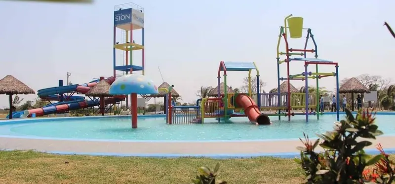 Terreno de 300 m² en venta en Complejo Campestre Urubó: foto 2 de 2