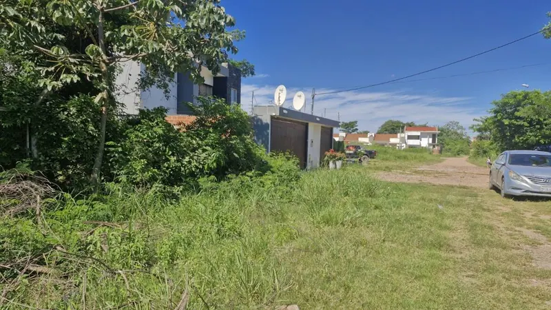 Terreno de 375,96 m² en venta sobre la carretera a Cotoca: foto 1 de 9