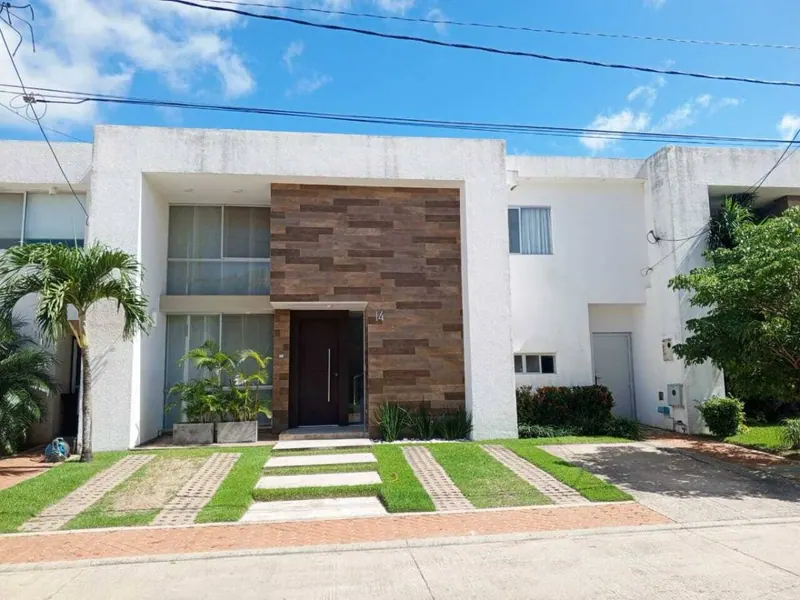 5-bedroom house for sale in the Villa de las Mercedes gated community: foto 1 de 30