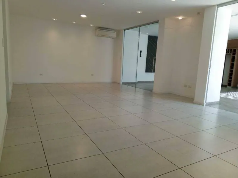 5-bedroom house for sale in the Villa de las Mercedes gated community: foto 3 de 30