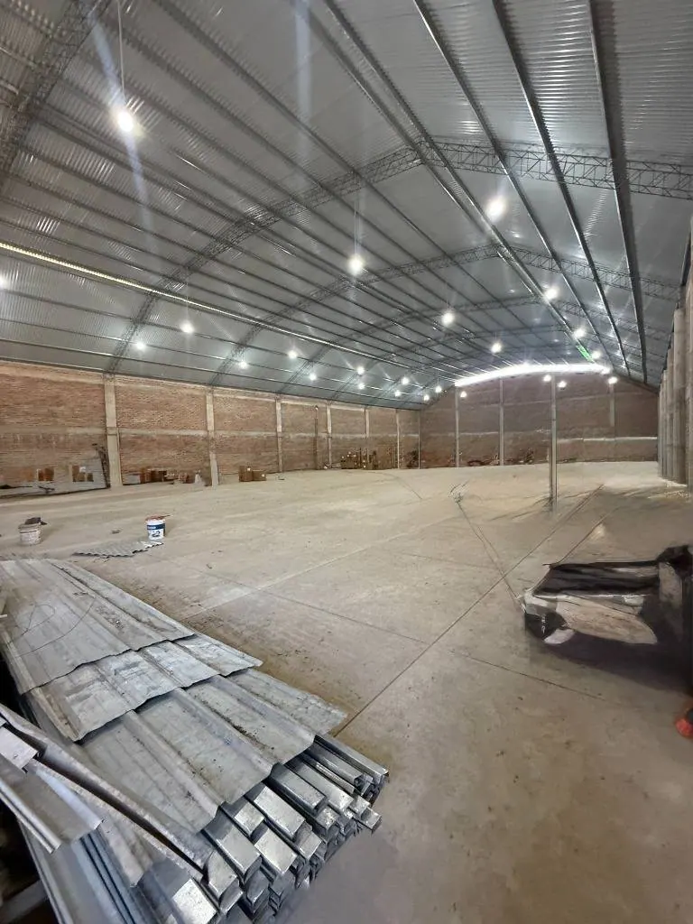 800 m² warehouse for rent on Av. Alemana and the 8th ring: foto 2 de 8