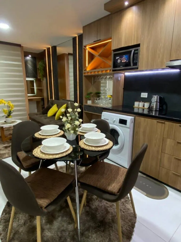 Departamento amoblado de 2 dormitorios en venta en Equipetrol: foto 1 de 3