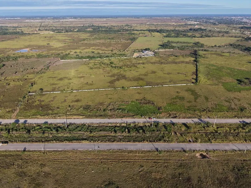33,805.46 m² lot for sale on the Santa Cruz–Warnes dual carriageway: foto 4 de 11