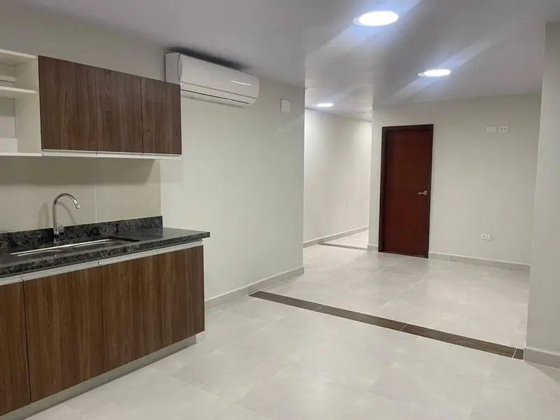 Departamento de 3 dormitorios en suite en venta sobre la Av. Banzer: foto 1 de 12