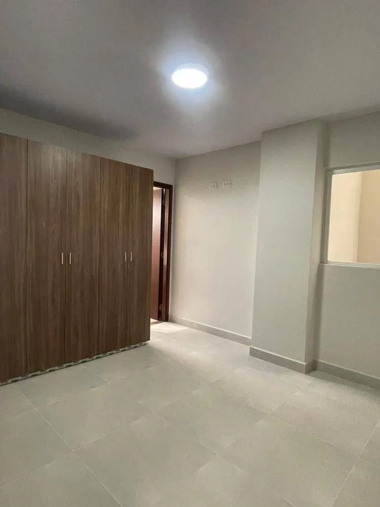 Departamento de 3 dormitorios en suite en venta sobre la Av. Banzer: foto 3 de 12