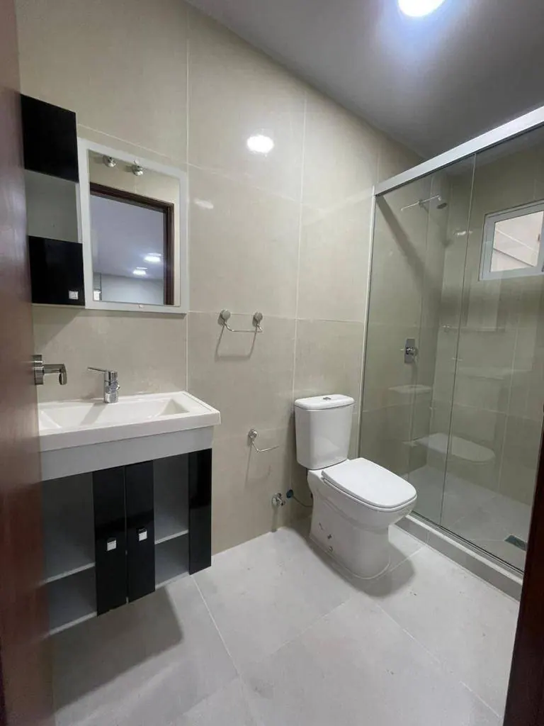 Departamento de 3 dormitorios en suite en venta sobre la Av. Banzer: foto 4 de 12