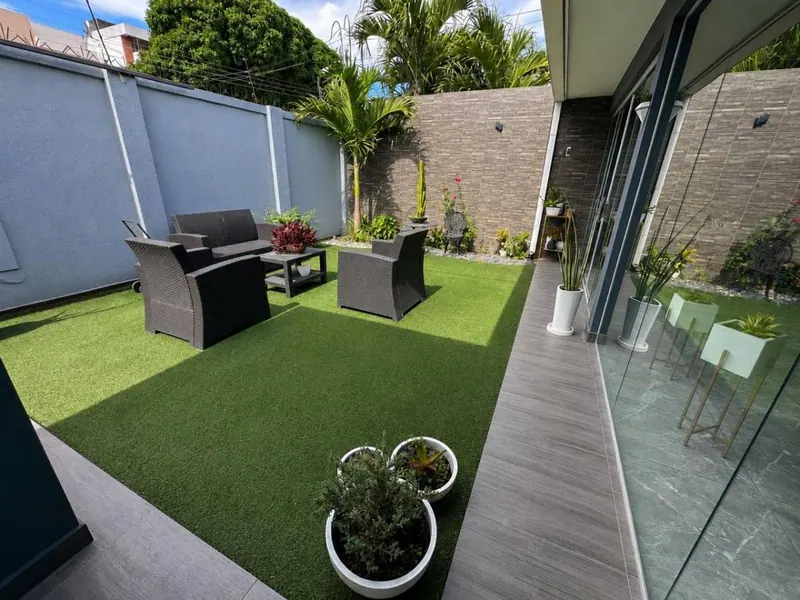 Casa con departamento independiente en venta en barrio Chacarilla: foto 1 de 8