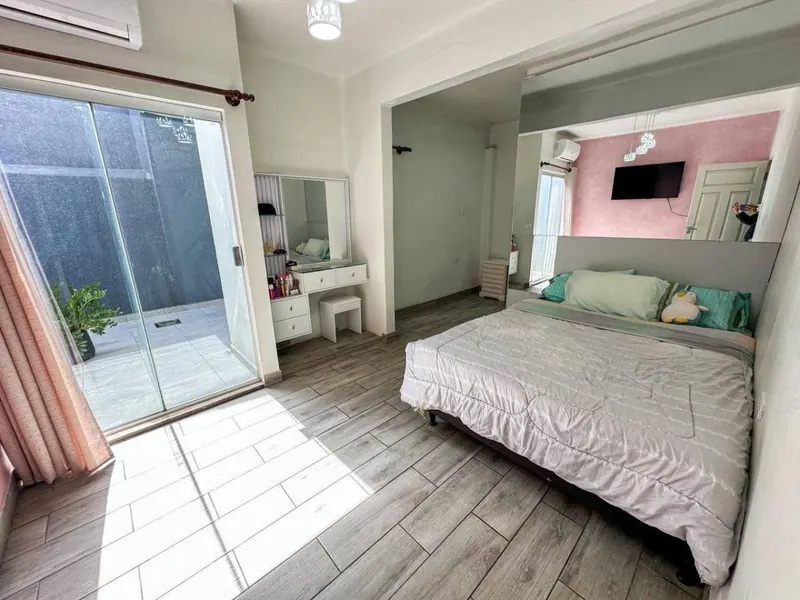 Casa con departamento independiente en venta en barrio Chacarilla: foto 5 de 8
