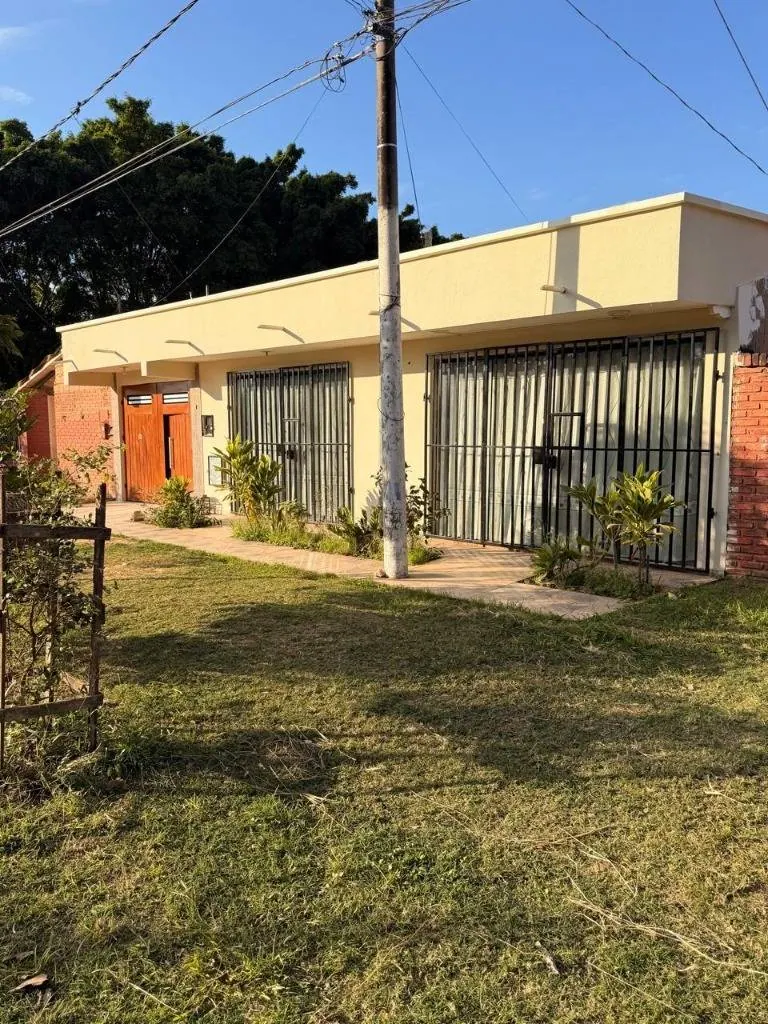 Casa comercial con departamento independiente en venta en la Zona Este: foto 1 de 16