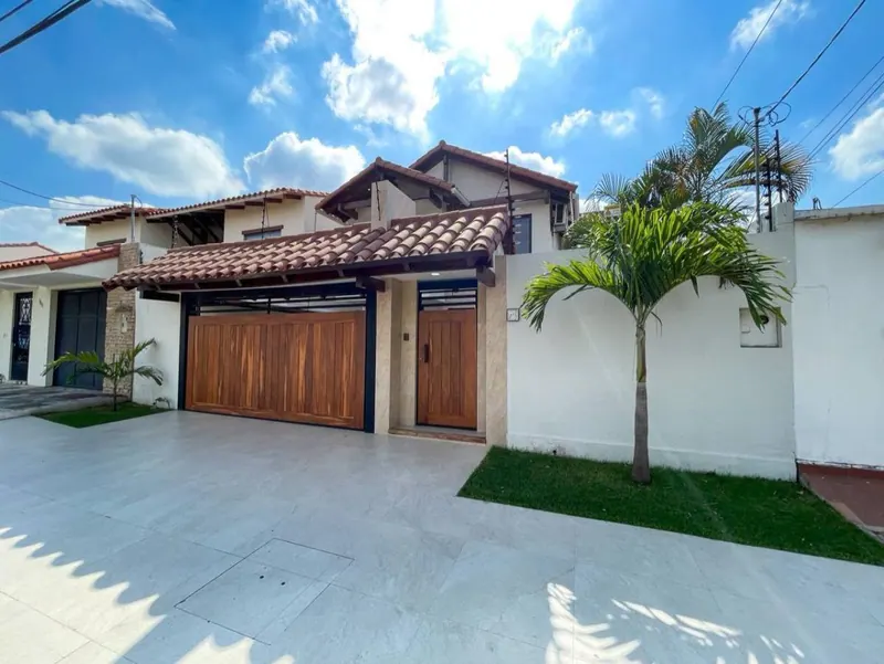 Casa de 3 dormitorios en venta sobre la Av. Pilcomayo, Zona Sur: foto 1 de 30