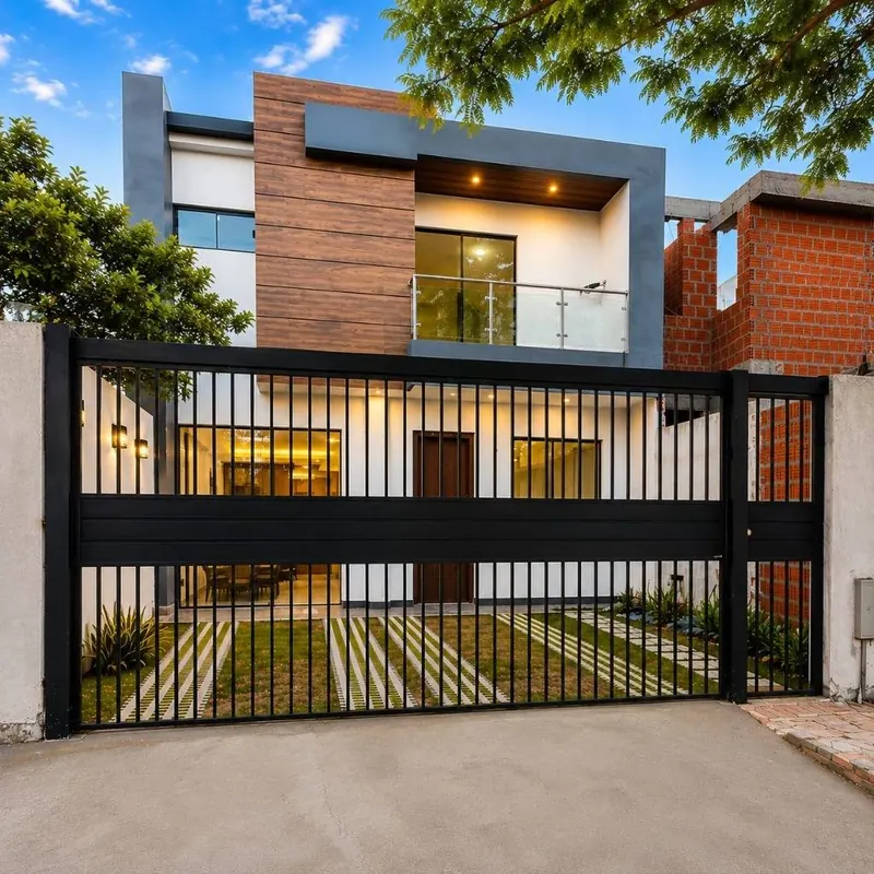 Casa a estrenar de 4 dormitorios en venta en la Zona Norte, Av. Banzer: foto 1 de 14