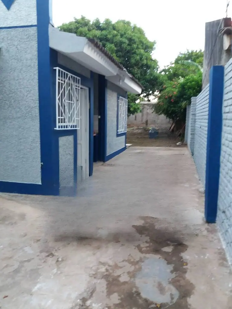 Casa de 2 dormitorios en anticrético sobre la Av. Cumavi, Zona Este: foto 3 de 3