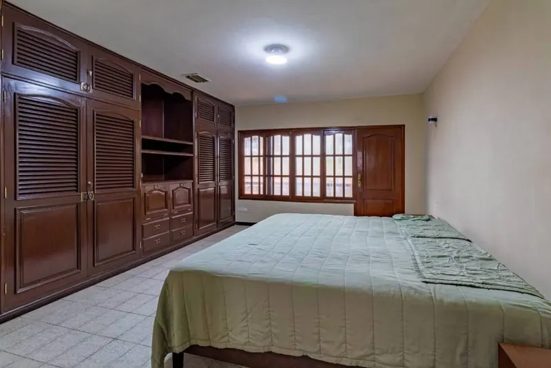 Casa de 5 dormitorios en venta en la zona Las Américas, 2do anillo: foto 9 de 27