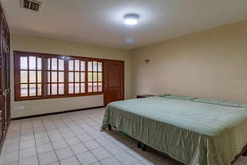 Casa de 5 dormitorios en venta en la zona Las Américas, 2do anillo: foto 10 de 27