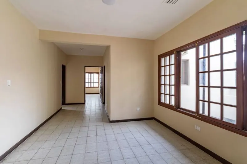Casa de 5 dormitorios en venta en la zona Las Américas, 2do anillo: foto 11 de 27