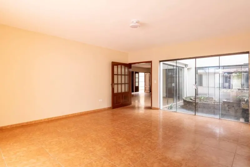 Casa de 5 dormitorios en venta en la zona Las Américas, 2do anillo: foto 25 de 27