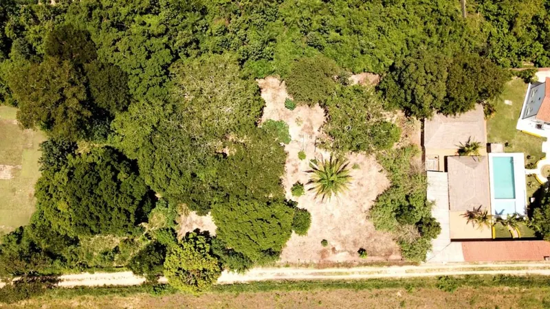 2,500 m² lot for sale on Avenida G77, North Zone: foto 1 de 8