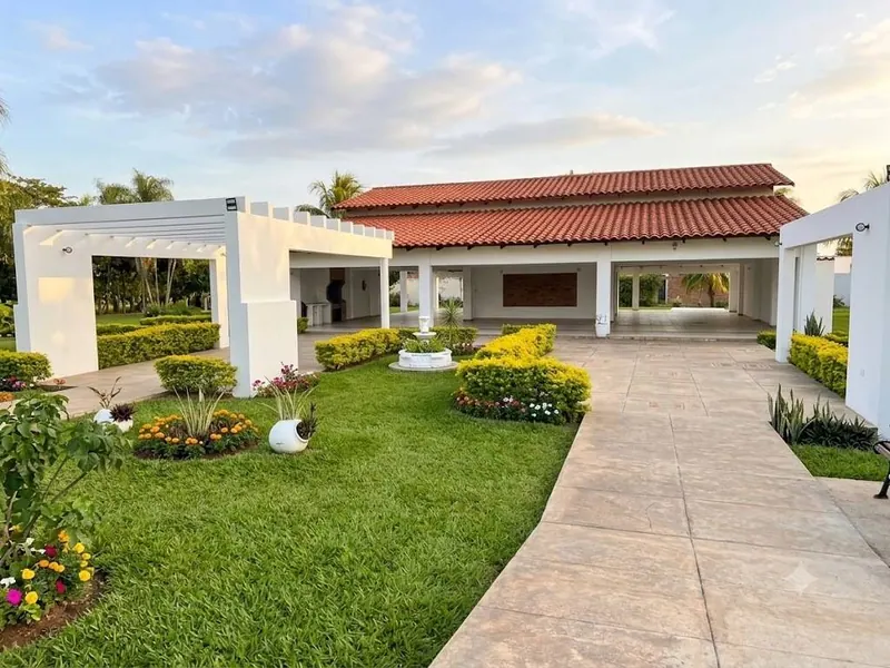 Terreno de 290 m² en venta en la urbanización El Mirador Akualand: foto 1 de 2