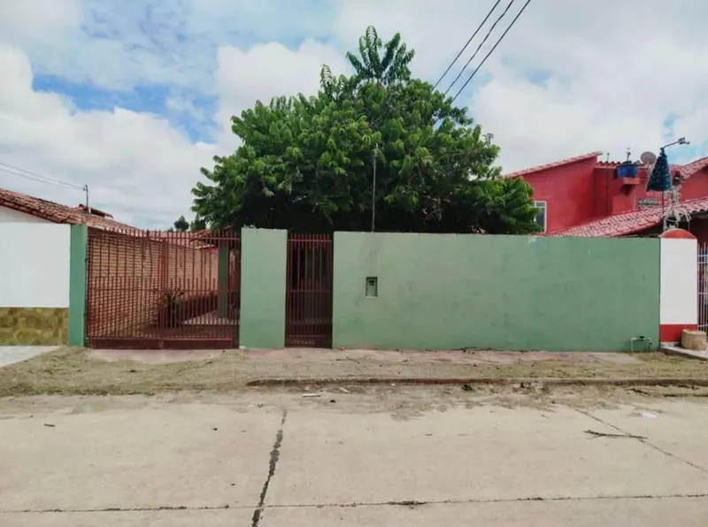 Casa de 3 dormitorios en venta en la Zona Sur, terreno de 360 m²: foto 2 de 2