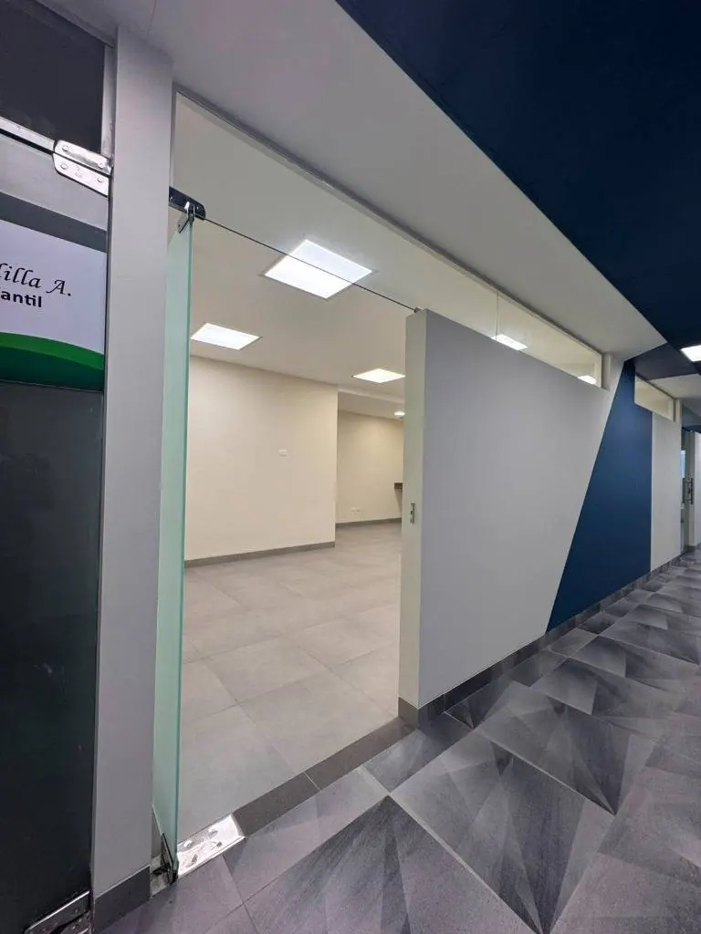 Local comercial de 41 m² en venta en Equipetrol