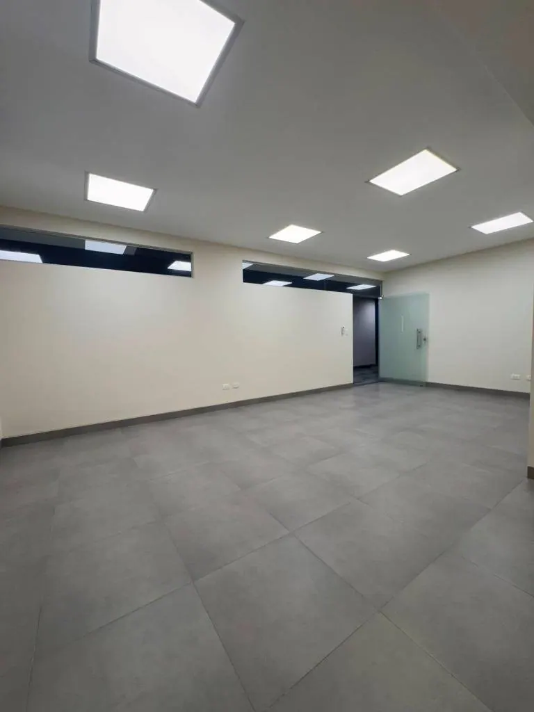 Local comercial de 41 m² en venta en Equipetrol: foto 4 de 9