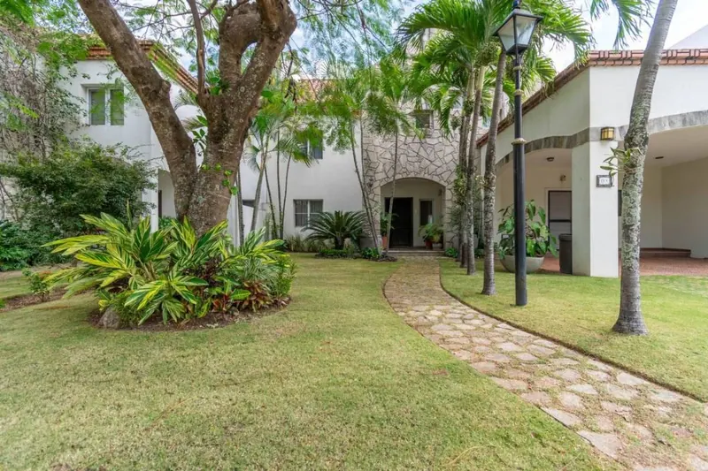 4-bedroom house for sale in the La Hacienda 1 gated community: foto 1 de 14