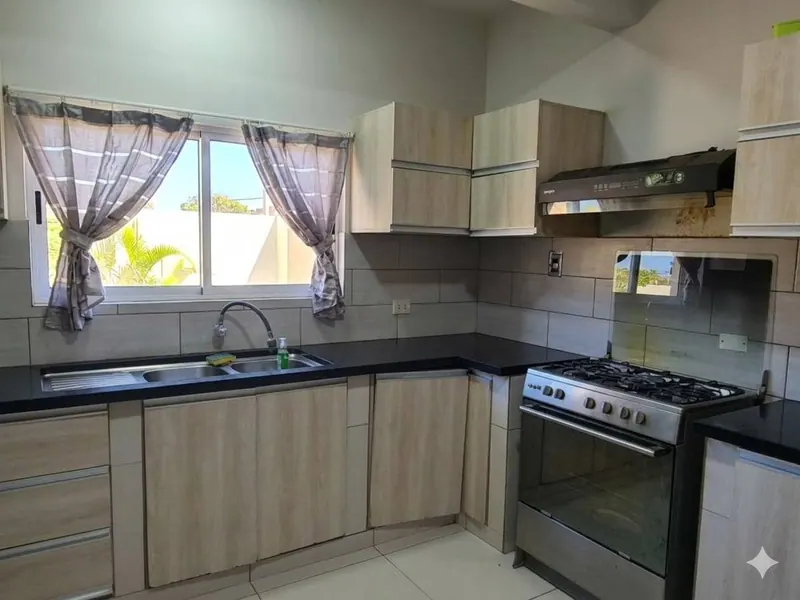 Casa con departamento independiente en anticrético en Los Totaises: foto 11 de 25