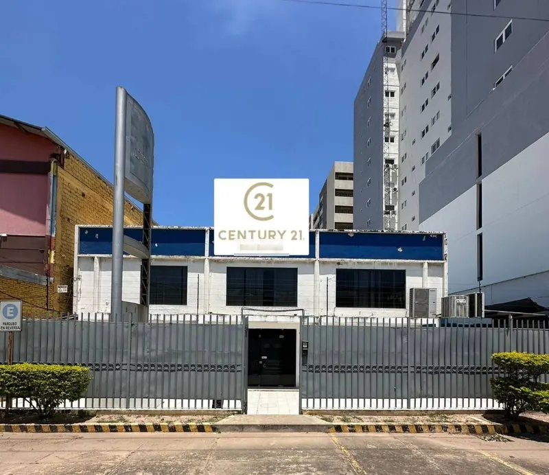 Galpón con oficinas en venta sobre la Av. Banzer y 6to anillo
