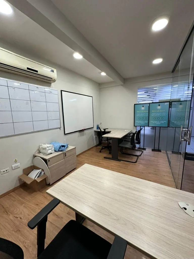Galpón con oficinas en venta sobre la Av. Banzer y 6to anillo: foto 4 de 10