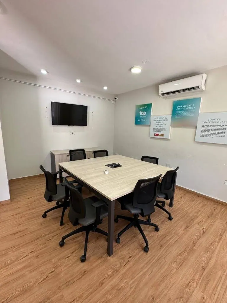 Galpón con oficinas en venta sobre la Av. Banzer y 6to anillo: foto 5 de 10