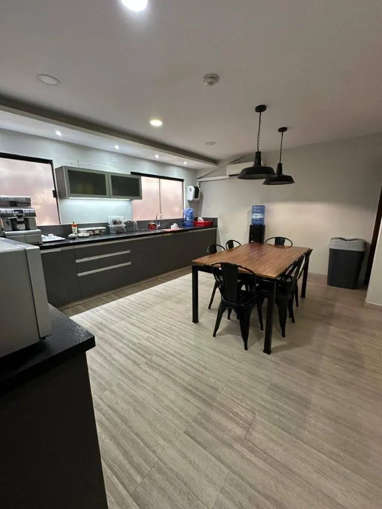 Galpón con oficinas en venta sobre la Av. Banzer y 6to anillo: foto 6 de 10