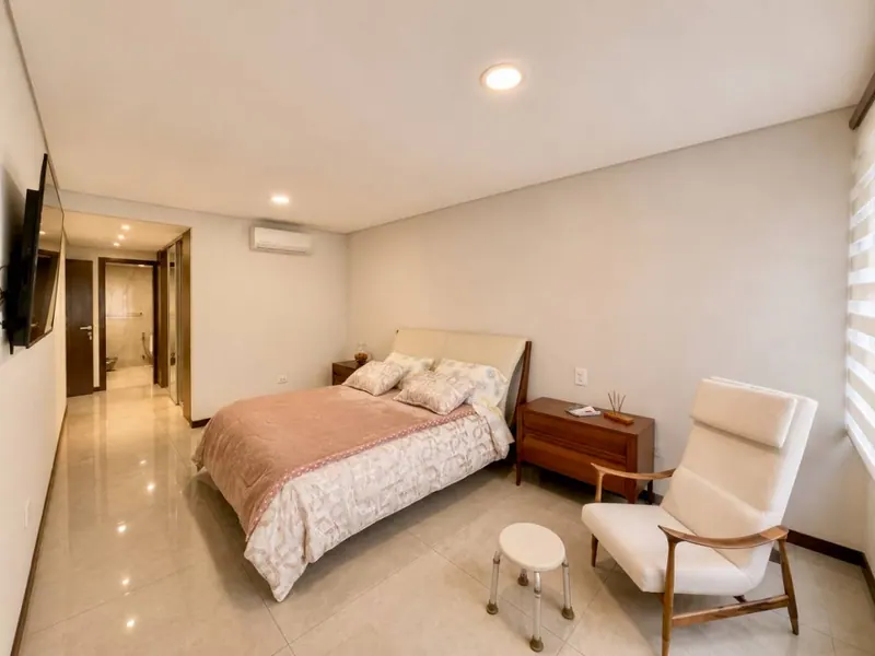 Departamento de 220 m² en venta en Equipetrol, cerca de la San Martín: foto 6 de 8