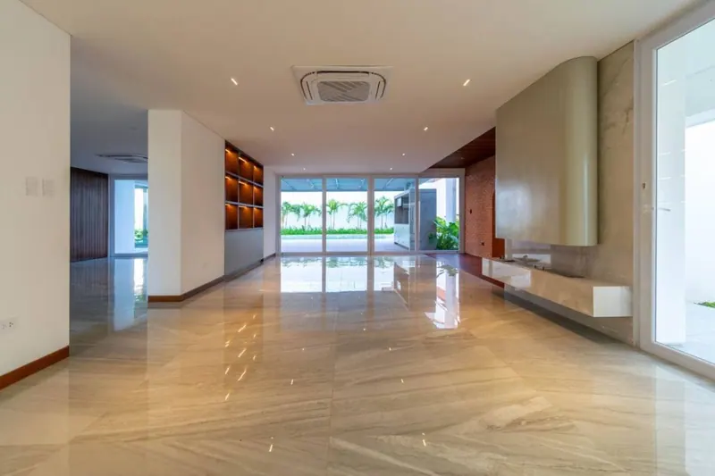 Casa con piscina en venta sobre la Av. Alemana, Zona Norte: foto 5 de 13